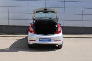 Серебряный Hyundai Solaris 1.4 MT (107 л.с.) 2016 фото 12