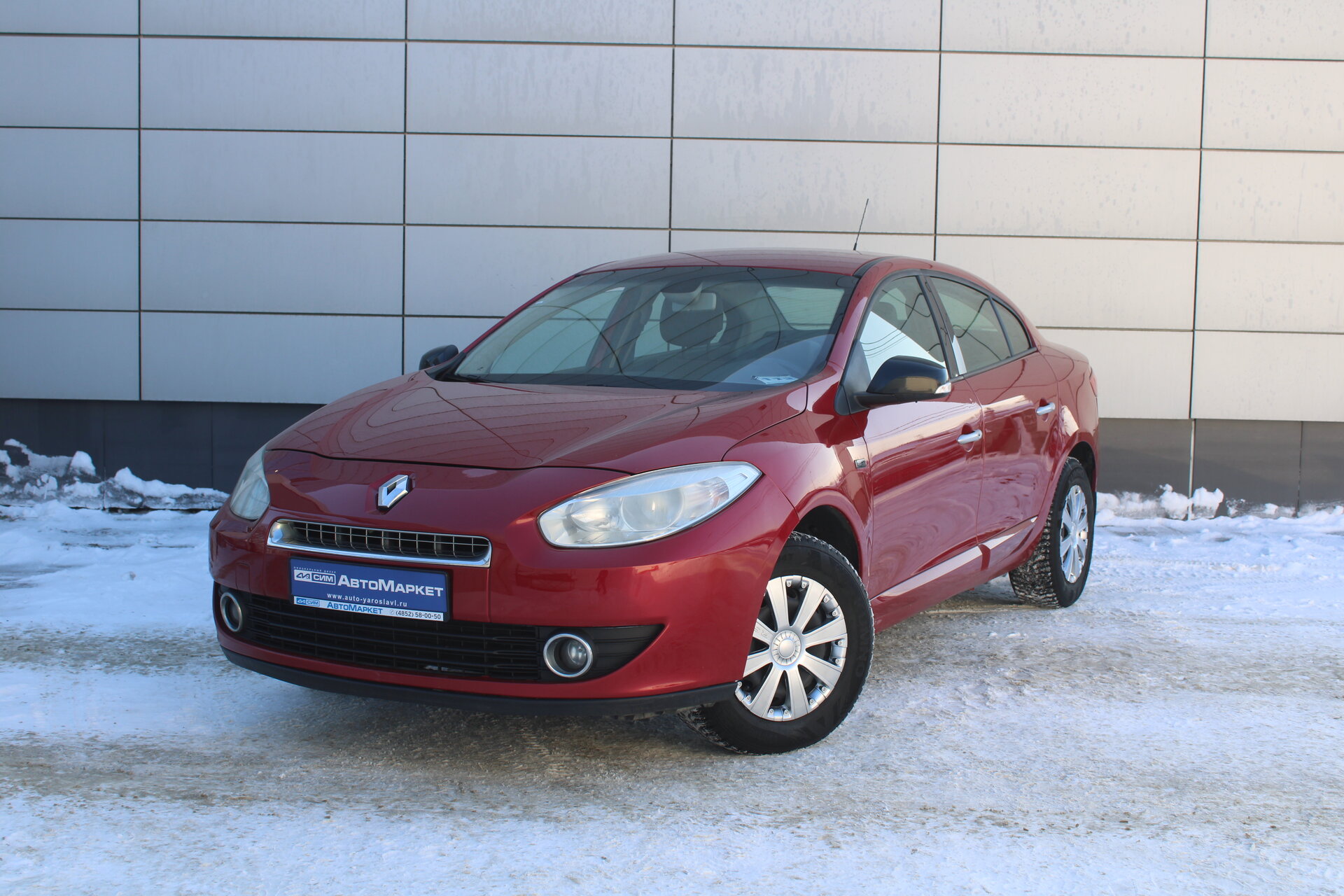 Красный Renault Fluence 1.6 MT (106 л.с.) 2012
