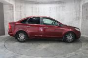 Красный Ford Focus 2.0 AT (145 л.с.) 2008 фото 3