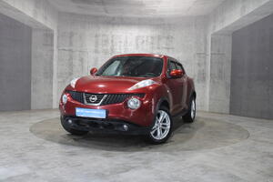 Красный Nissan Juke 1.6 CVT (117 л.с.) 2012
