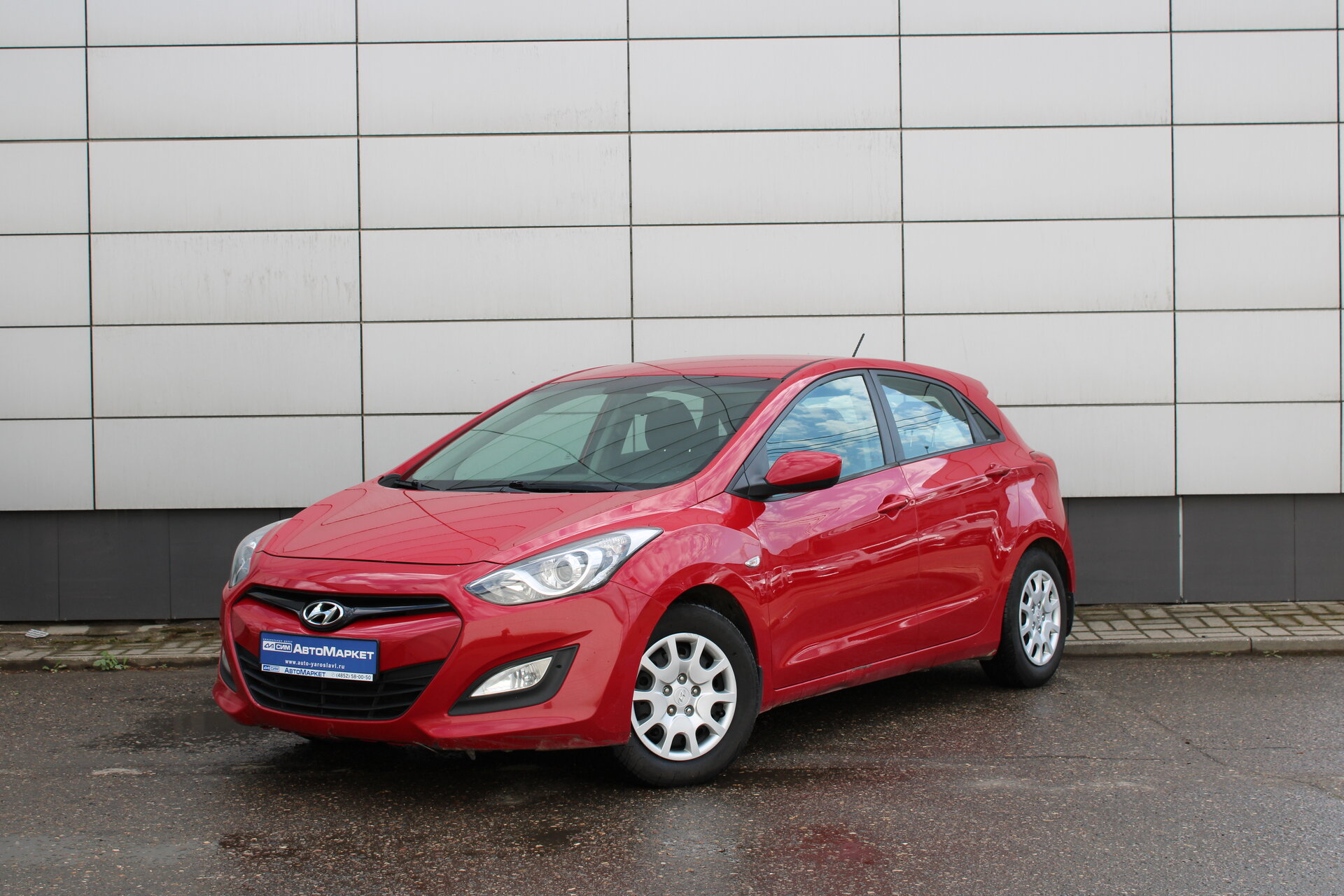Красный Hyundai i30 1.6 AT (130 л.с.) 2014