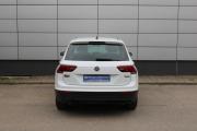 Белый Volkswagen Tiguan 2.0 AMT (180 л.с.) 4WD 2017 фото 6