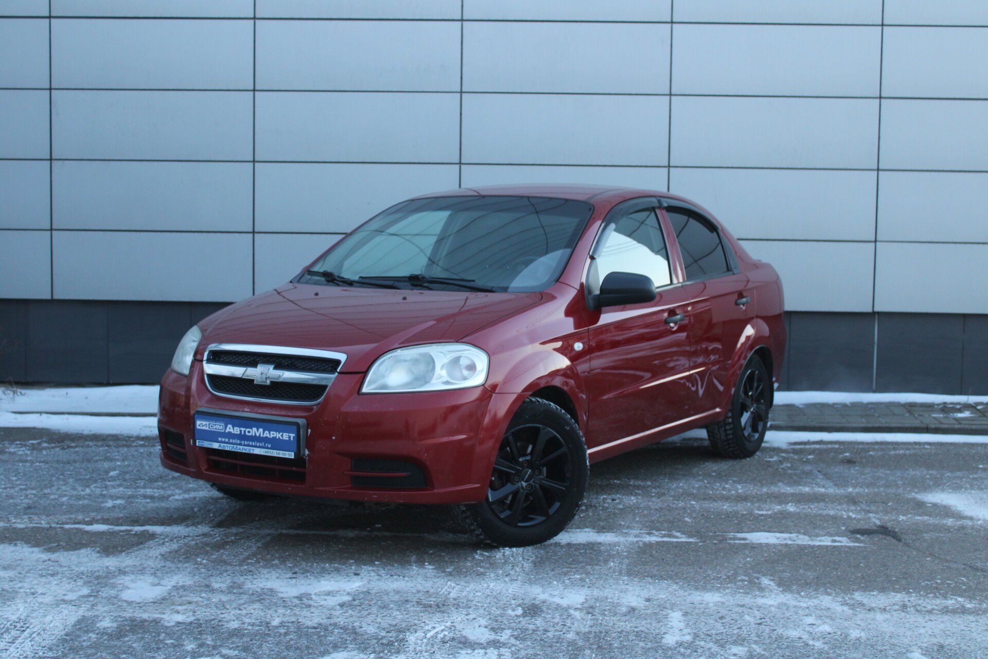 Красный Chevrolet Aveo 1.4 MT (101 л.с.) 2011