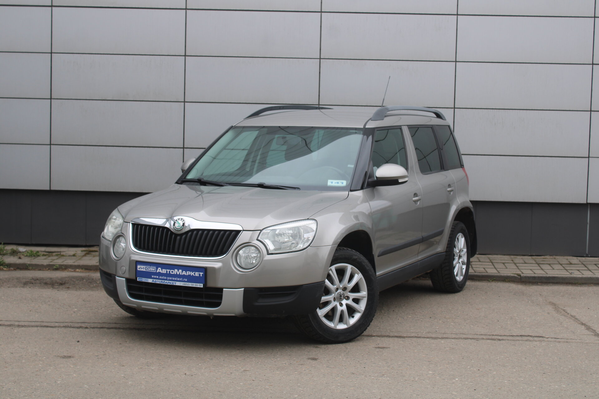 Серый Skoda Yeti 1.2 MT (105 л.с.) 2010
