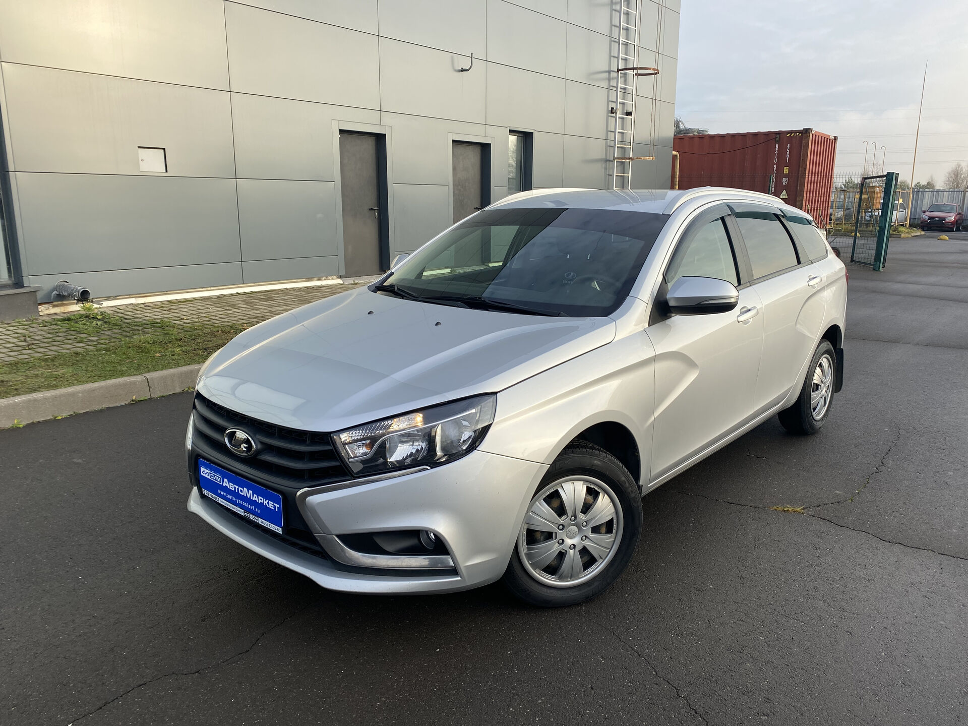 Серебряный Lada (ВАЗ) Vesta SW 1.6 MT (106 л.с.) 2019
