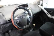 Черный Toyota Yaris 1.3 MT (87 л.с.) 2007 фото 9