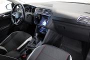 Серый Volkswagen Tiguan 2.0 AMT (180 л.с.) 4WD 2021 фото 10