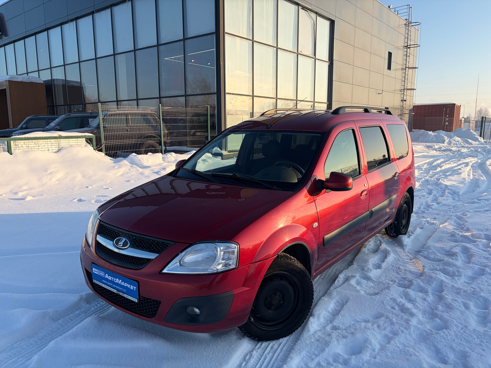 Красный Lada (ВАЗ) Largus 1.6 MT (106 л.с.) 2018