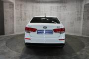 Белый Kia Rio 1.6 AT (123 л.с.) 2016 фото 6