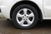 Белый Renault Koleos 2.5 CVT (171 л.с.) 4WD 2012 фото 13