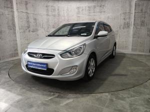 Серебряный Hyundai Solaris 1.6 MT (123 л.с.) 2011