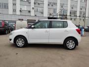 белый Skoda Fabia 1.2 MT (70 л.с.) 2013 фото 1