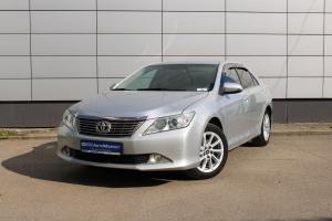 Серый Toyota Camry 2.0 AT (148 л.с.) 2013