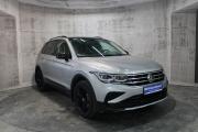 Серый Volkswagen Tiguan 2.0 AMT (180 л.с.) 4WD 2021 фото 2