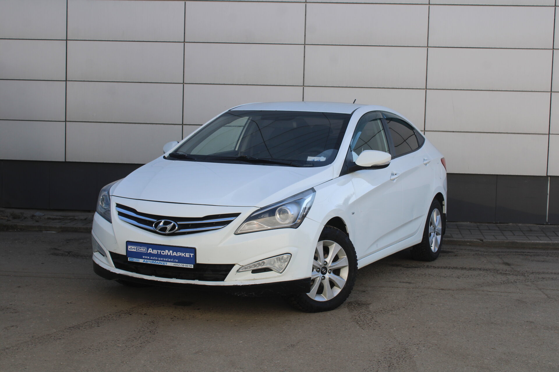 Белый Hyundai Solaris 1.6 MT (123 л.с.) 2016