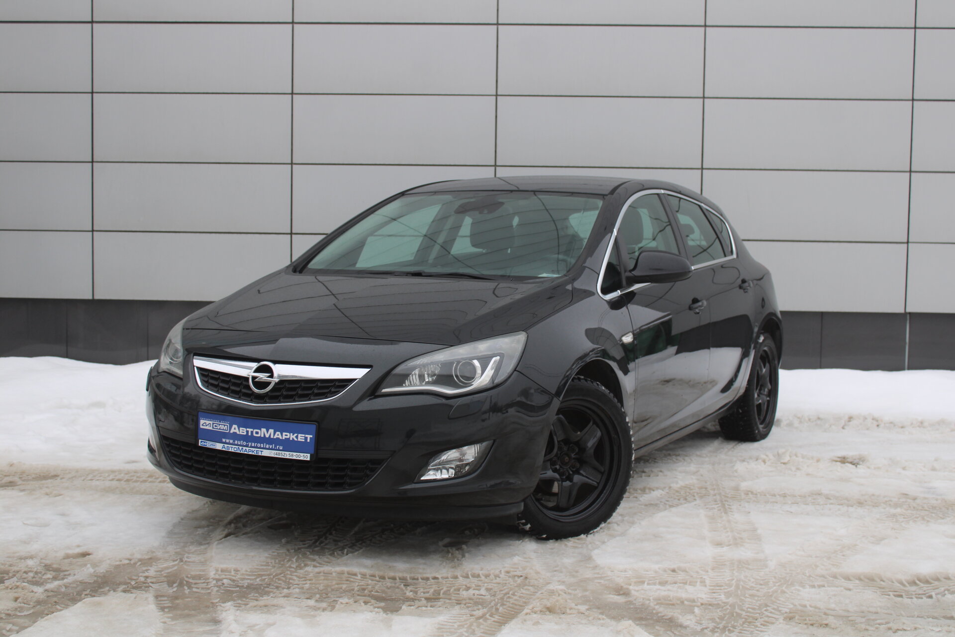 Черный Opel Astra 1.6 AT (115 л.с.) 2011
