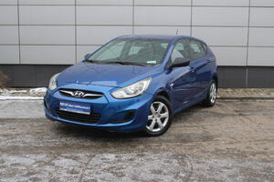 Синий Hyundai Solaris 1.6 MT (123 л.с.) 2013