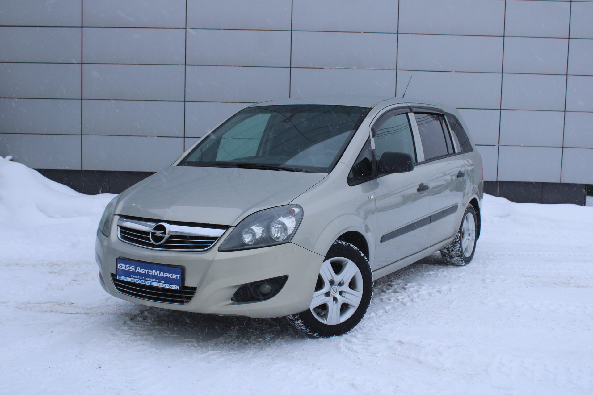 Серый Opel Zafira 1.6 MT (115 л.с.) 2011