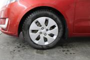 Красный Kia Rio 6-speed 1.6 MT (123 л.с.) 2014 фото 13