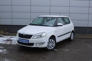 Белый Skoda Fabia 1.4 MT (86 л.с.) 2012