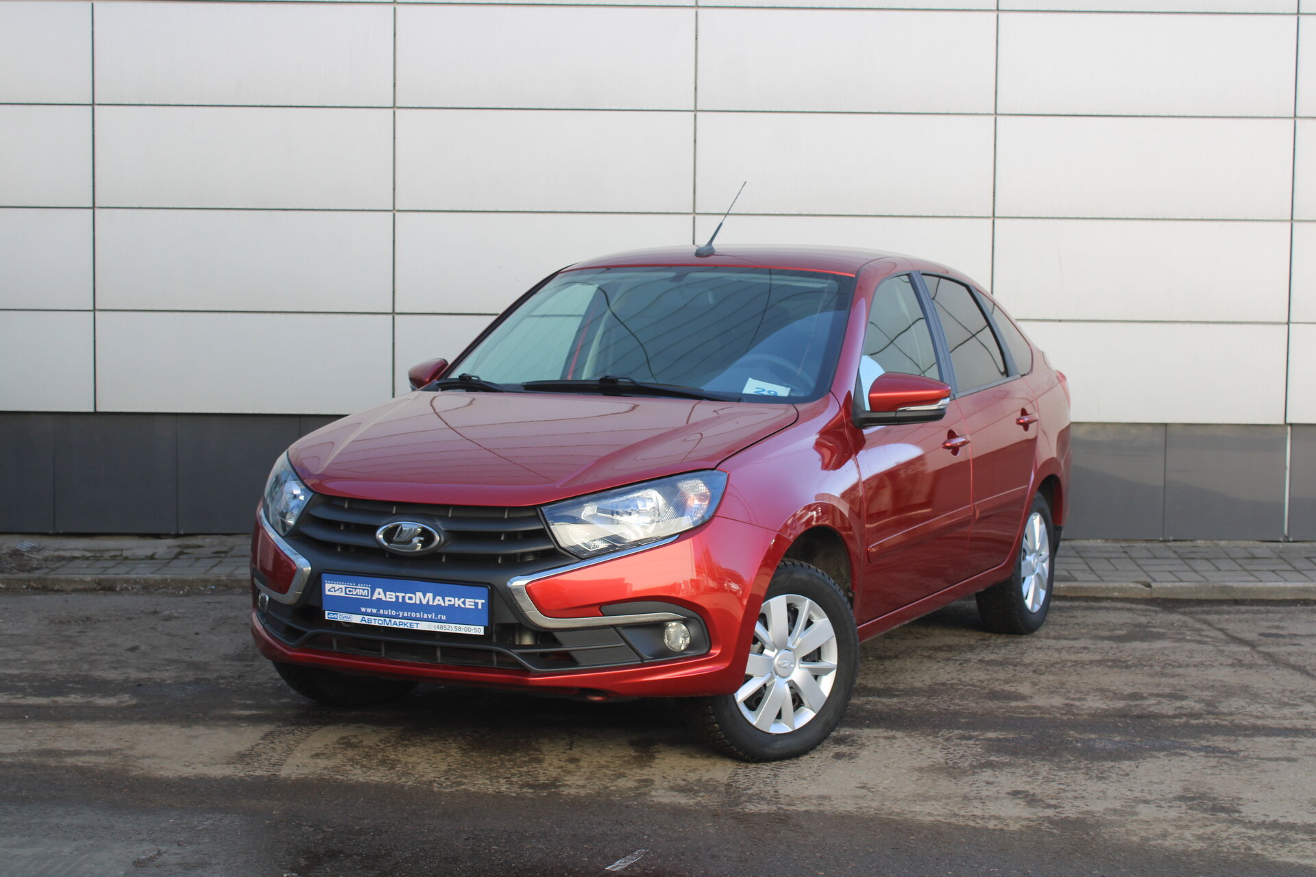 Красный Lada (ВАЗ) Granta 1.6 MT (87 л.с.) 2021