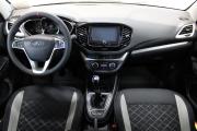 Красный Lada (ВАЗ) Vesta SW Cross 1.6 MT (106 л.с.) 2019 фото 8