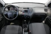 Синий Kia Rio 1.4 MT (97 л.с.) 2010 фото 8