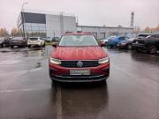 Красный Volkswagen Tiguan 1.4 AMT (150 л.с.) 4WD 2022 фото 8
