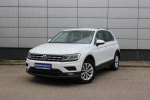 Белый Volkswagen Tiguan 2.0 AMT (180 л.с.) 4WD 2017