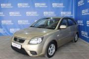 бежевый Kia Rio 1.4 AT (97 л.с.) 2010 фото 1