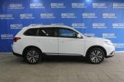 белый Mitsubishi Outlander 2.0 CVT (146 л.с.) 2021 фото 6