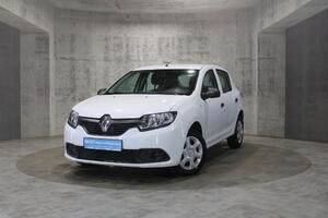 Белый Renault Sandero 1.6 MT (82 л.с.) 2017