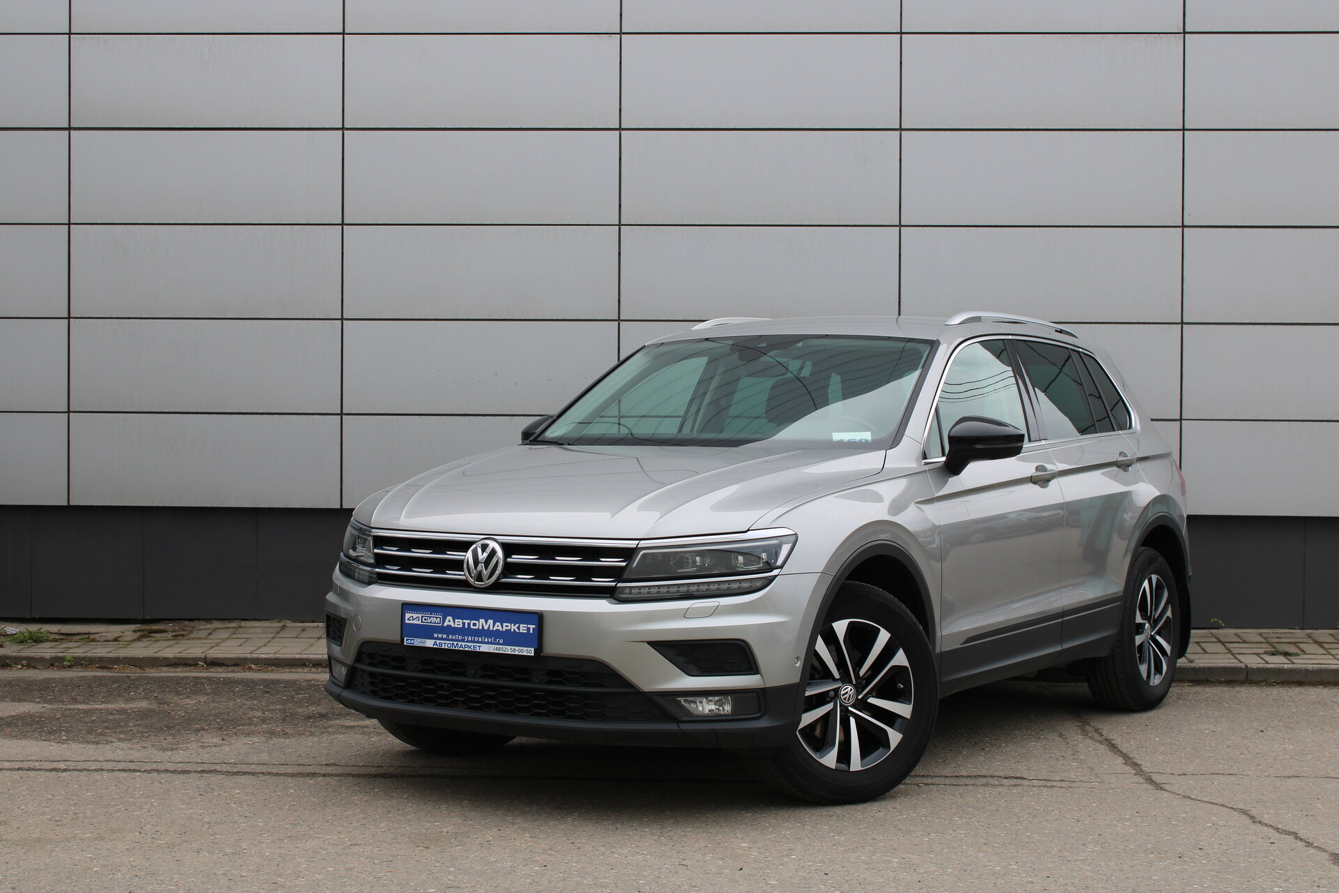 Серебряный Volkswagen Tiguan 1.4 AMT (150 л.с.) 4WD 2019