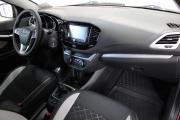 Красный Lada (ВАЗ) Vesta SW Cross 1.6 MT (106 л.с.) 2019 фото 10