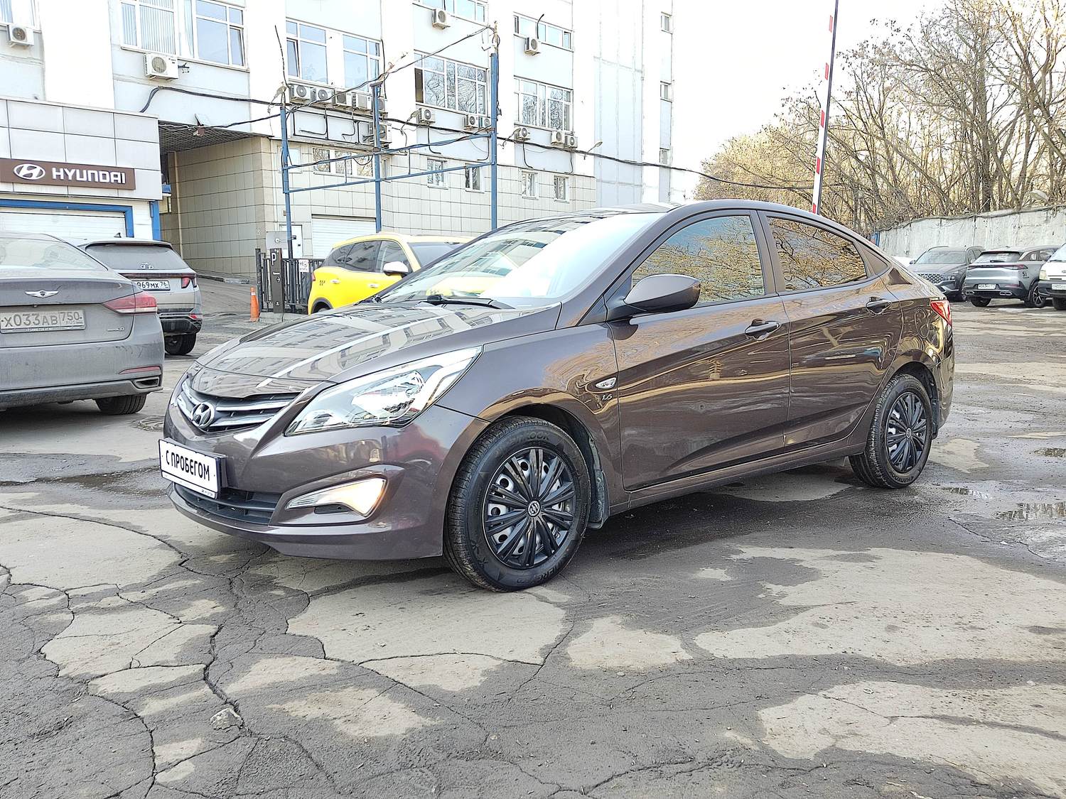 коричневый Hyundai Solaris 1.6 AT (123 л.с.) 2015