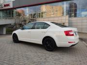 белый Skoda Octavia 1.2 MT (105 л.с.) 2013 фото 2