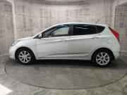Серебряный Hyundai Solaris 1.6 MT (123 л.с.) 2011 фото 4
