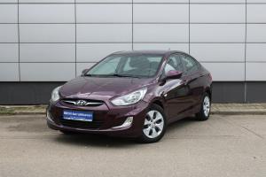 Фиолетовый Hyundai Solaris 1.6 AT (123 л.с.) 2012