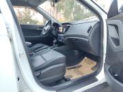 белый Hyundai Creta 2.0 AT (150 л.с.) 4WD 2019 фото 12