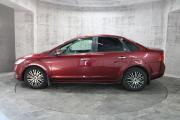 Красный Ford Focus 2.0 AT (145 л.с.) 2008 фото 4