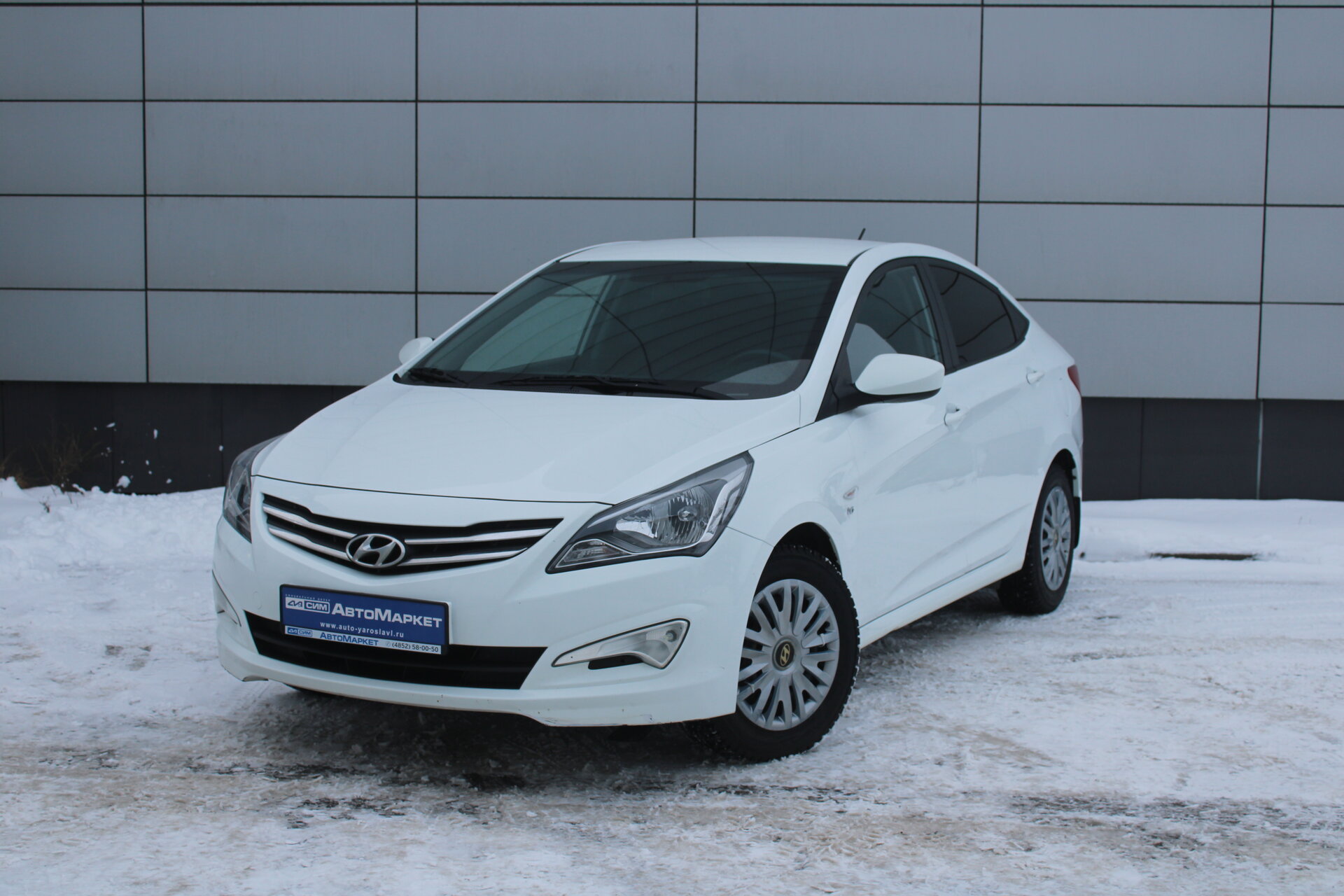 Белый Hyundai Solaris 1.6 MT (123 л.с.) 2016