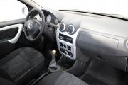 Бежевый Renault Sandero 1.6 MT (103 л.с.) 2010 фото 10