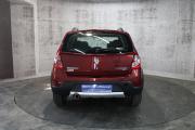 Красный Renault Sandero Stepway 1.6 AT (103 л.с.) 2012 фото 6