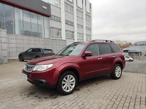 красный Subaru Forester 2.0 MT (150 л.с.) 4WD 2011