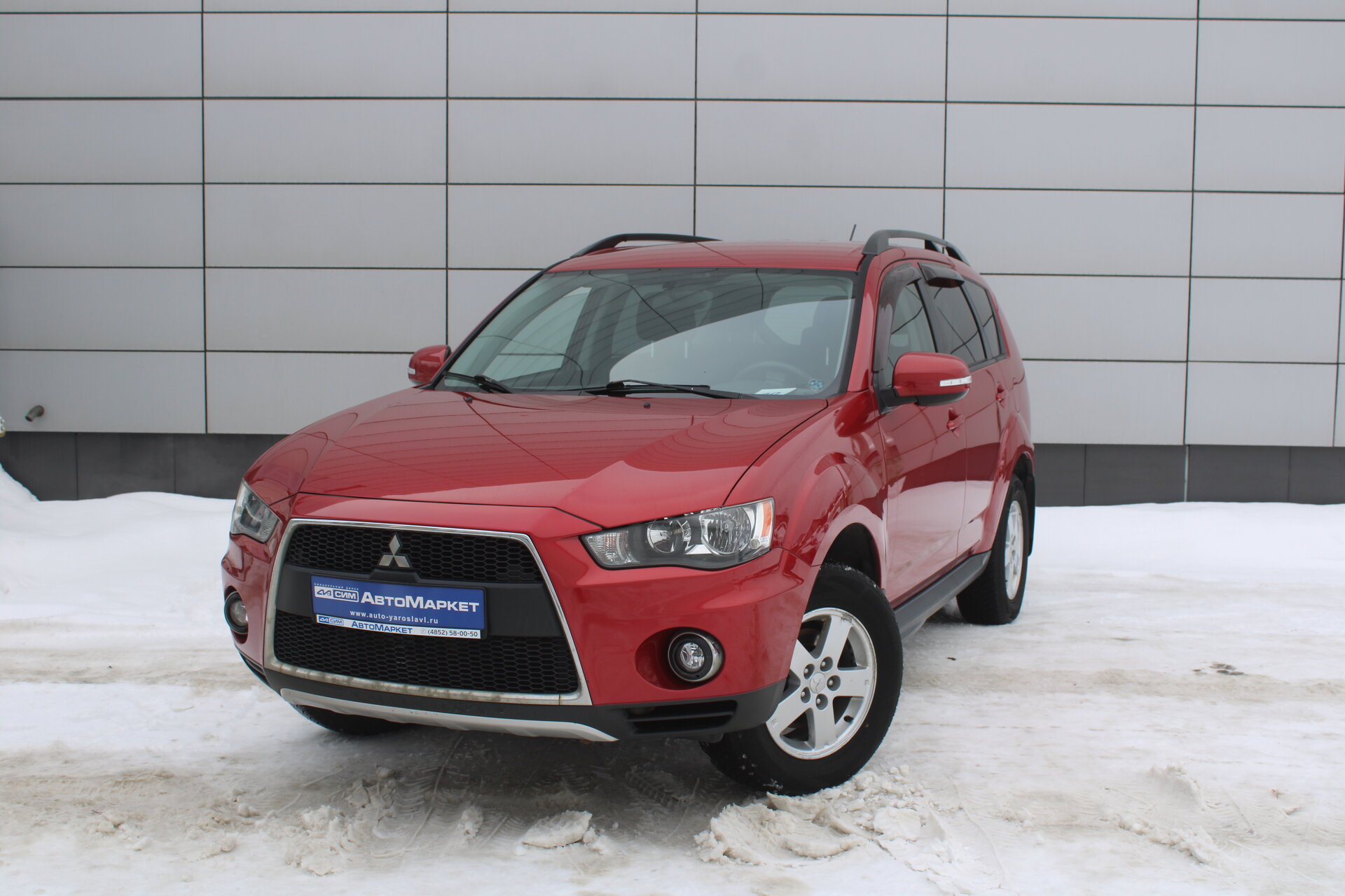 Красный Mitsubishi Outlander 2.0 CVT (147 л.с.) 2011