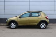 Зеленый Renault Sandero Stepway 1.6 MT (82 л.с.) 2015 фото 3