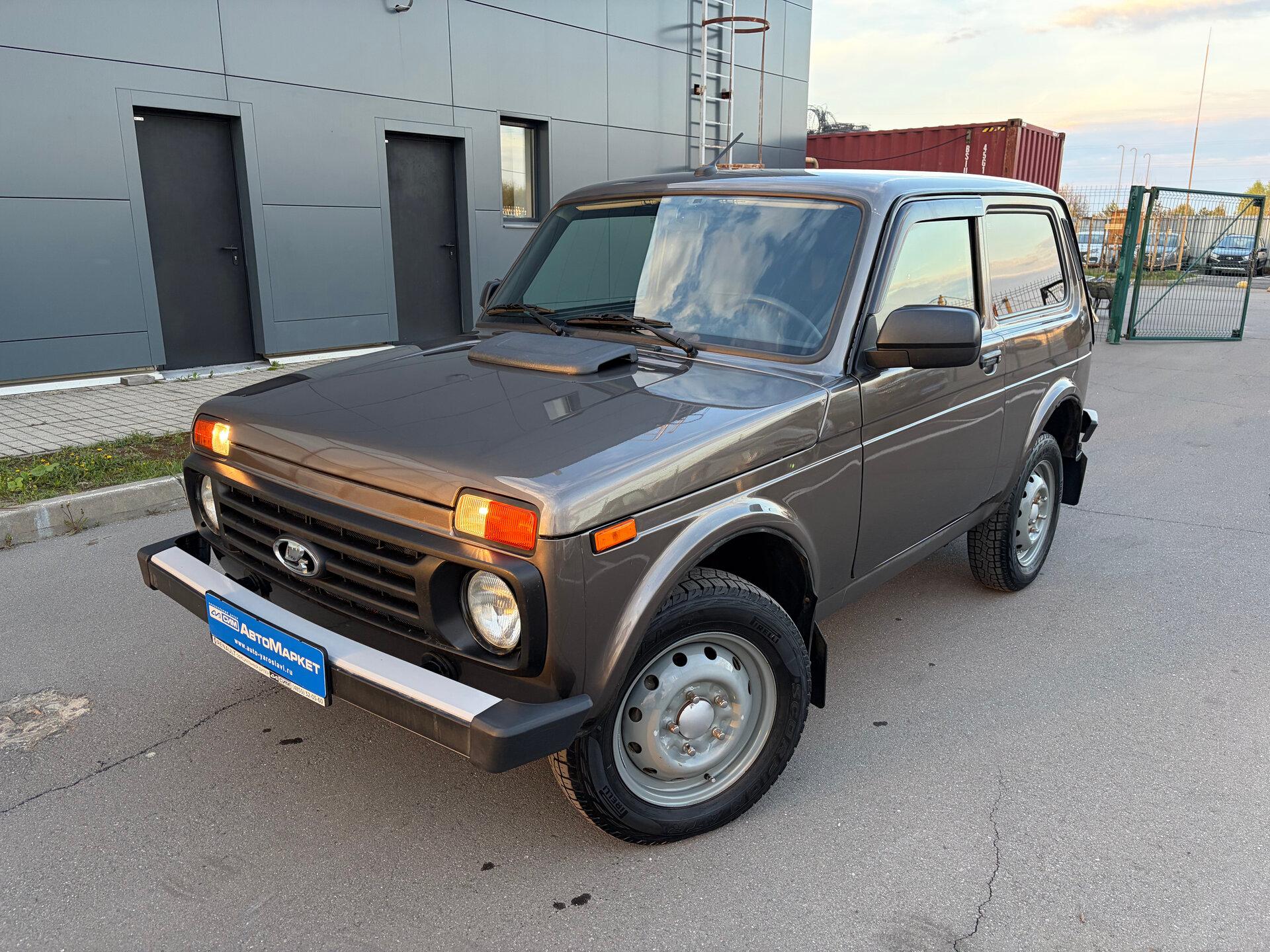 Коричневый Lada (ВАЗ) Niva Legend 1.7 MT (83 л.с.) 4WD 2022