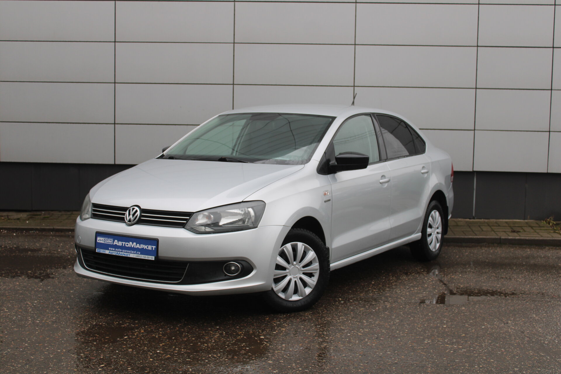 Серебряный Volkswagen Polo 1.6 MT (105 л.с.) 2013