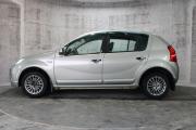 Бежевый Renault Sandero 1.6 MT (103 л.с.) 2010 фото 3