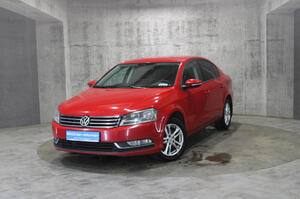 Красный Volkswagen Passat 1.4 MT (122 л.с.) 2013